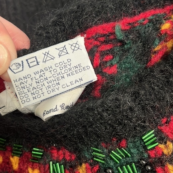The Eagles Eye Vintage Black Red Festive Beaded Hand Knit Wool/Mohair Sweater - Picture 4 of 9